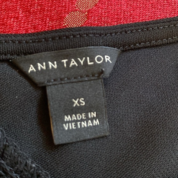 EUC - Ann Taylor - Black V Neck Flowy Top Size XS - Picture 4 of 10